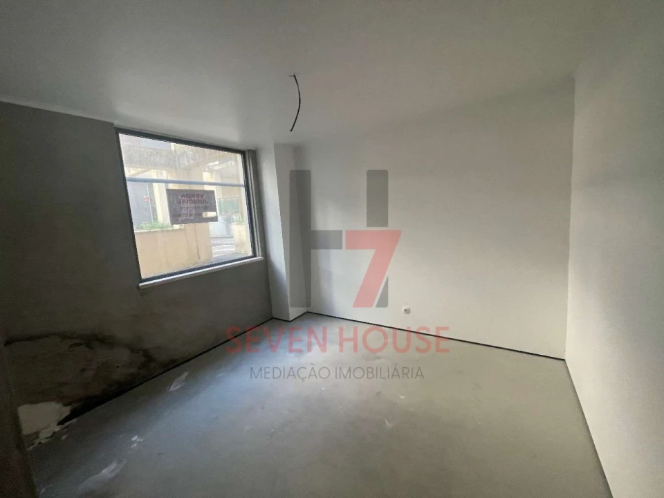 Loja para Venda em Santo António dos Cavaleiros e Frielas Foto 6