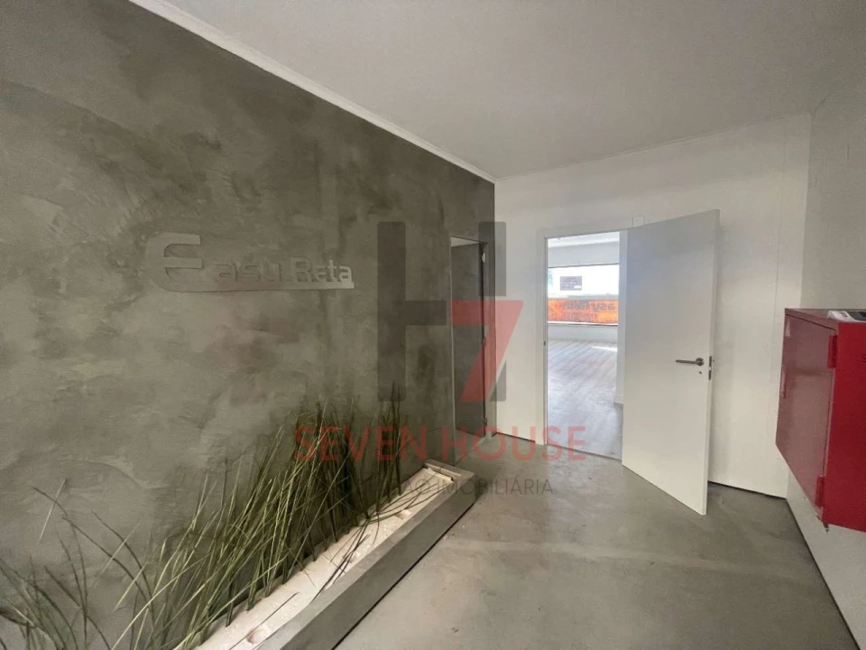 Loja para Venda em Santo António dos Cavaleiros e Frielas Foto 5