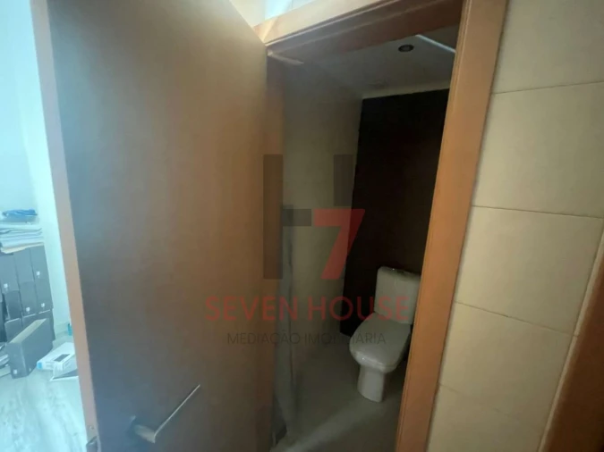 Loja para Venda em Santo António dos Cavaleiros e Frielas Foto 4