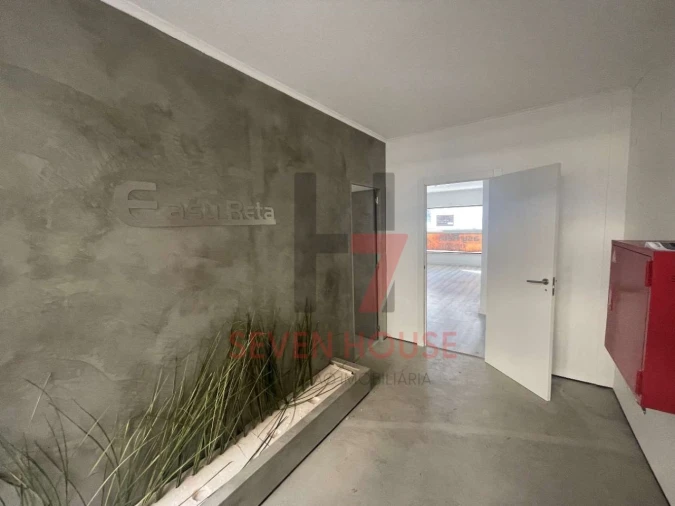 Loja para Venda em Santo António dos Cavaleiros e Frielas Foto 5