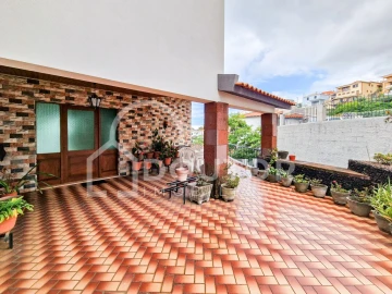Moradia T5 para Venda em Monte