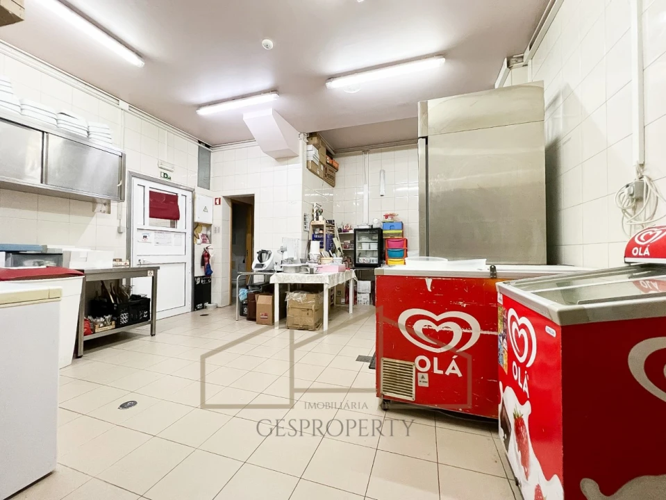 Loja para Venda em Charneca de Caparica e Sobreda Foto 23