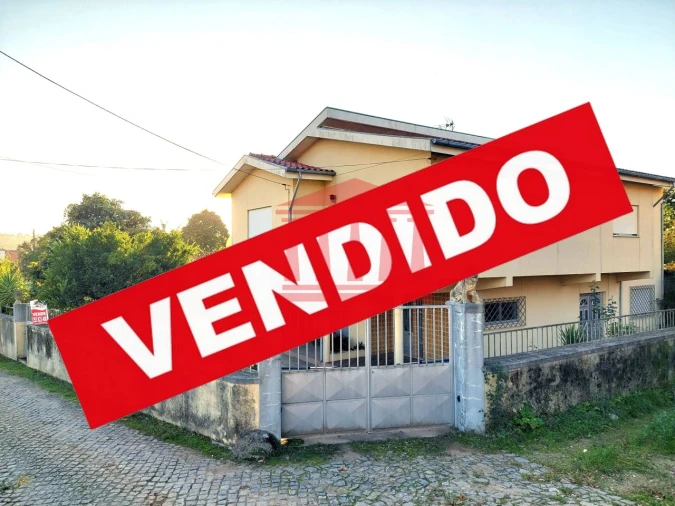 Moradia T4 para Venda em Alheira e Igreja Nova Foto 1