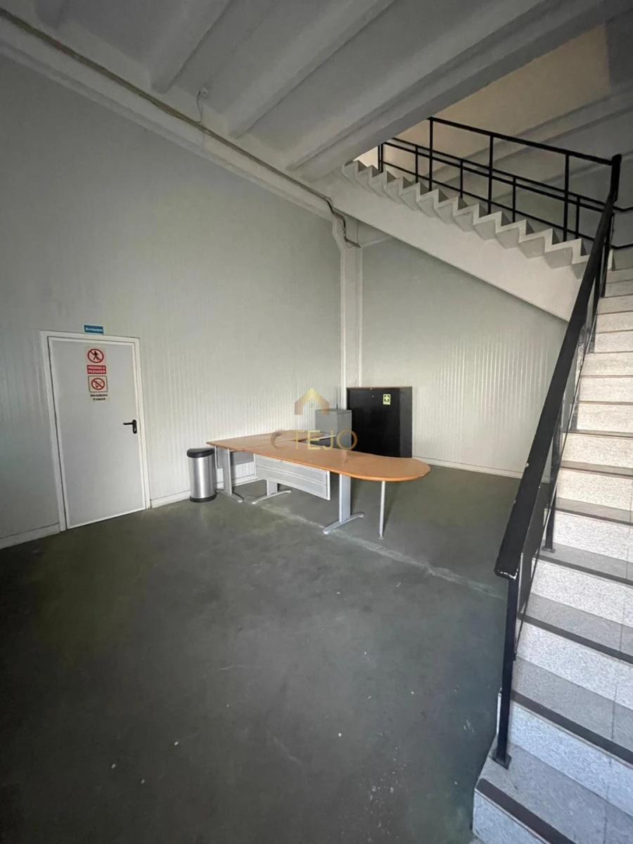 Negócio para Venda em Vialonga Foto 6