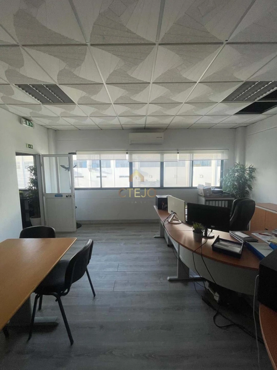 Negócio para Venda em Vialonga Foto 12