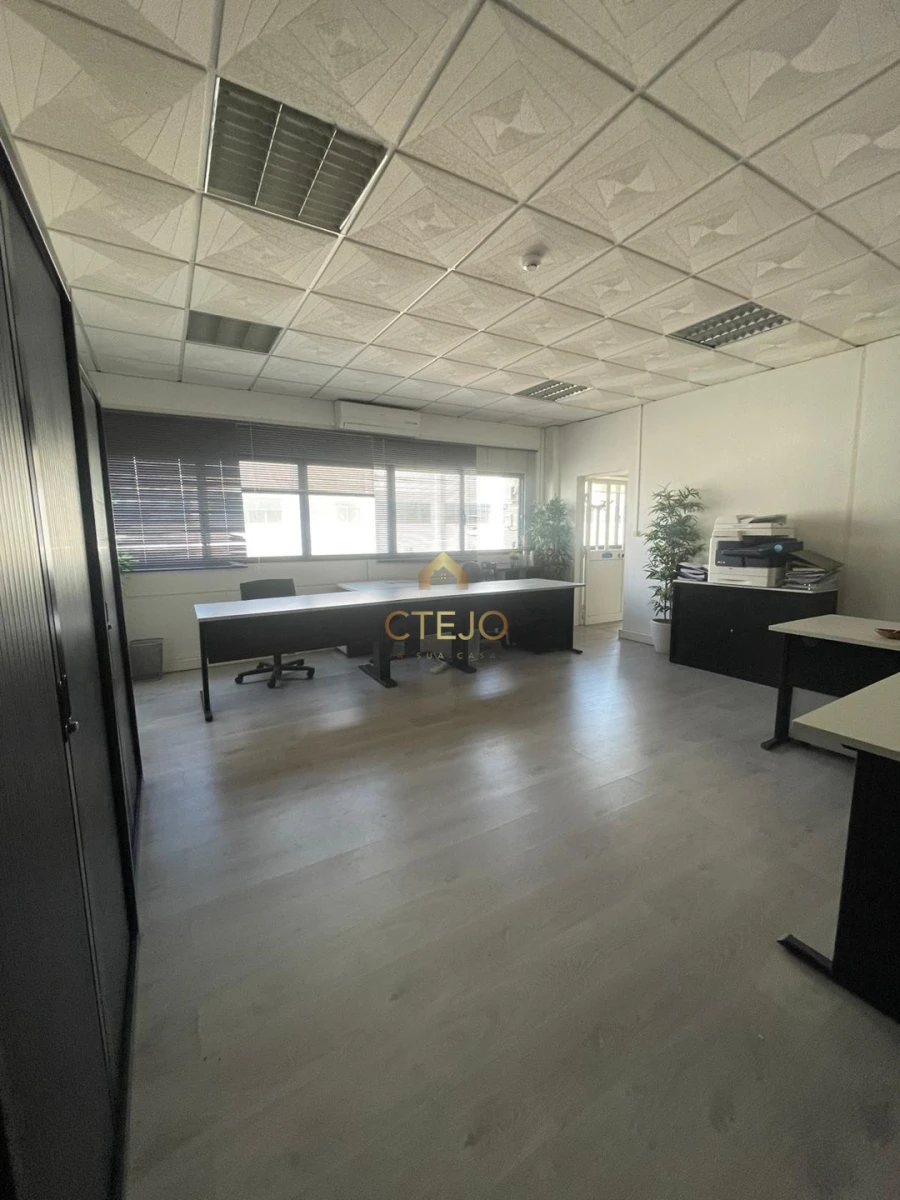 Negócio para Venda em Vialonga Foto 4