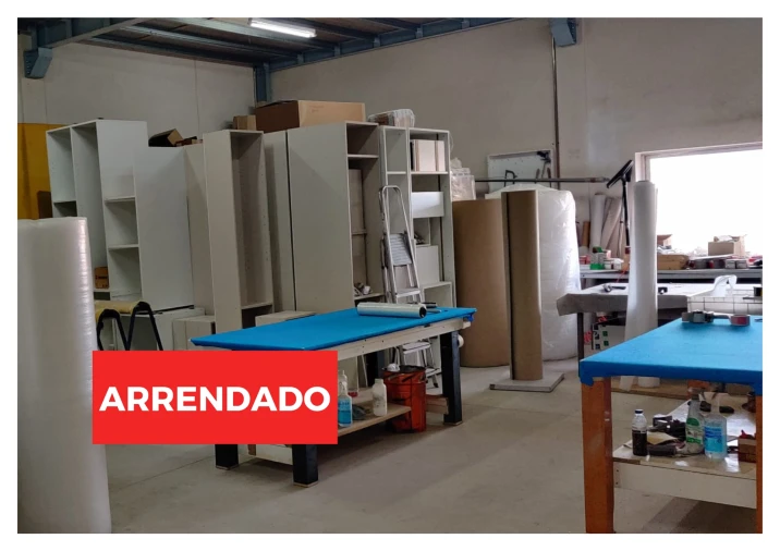 Armazém para Arrendamento em Carvalhosa