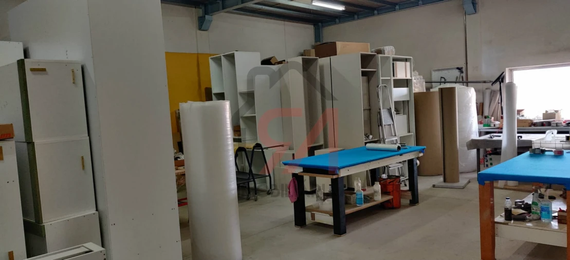 Armazém para Arrendamento em Carvalhosa Foto 2