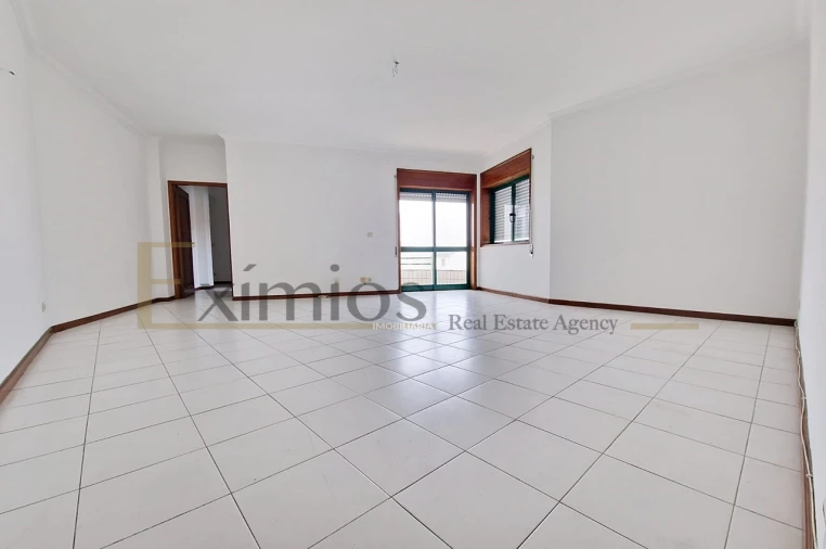 Apartamento T2 para Arrendamento em Aver-O-Mar, Amorim e Terroso Foto 1