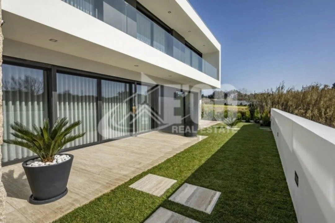 Moradia T3 para Venda em São Felix da Marinha Foto 1