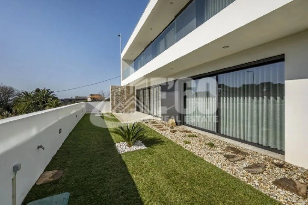 Moradia T3 para Venda em São Felix da Marinha Foto 2