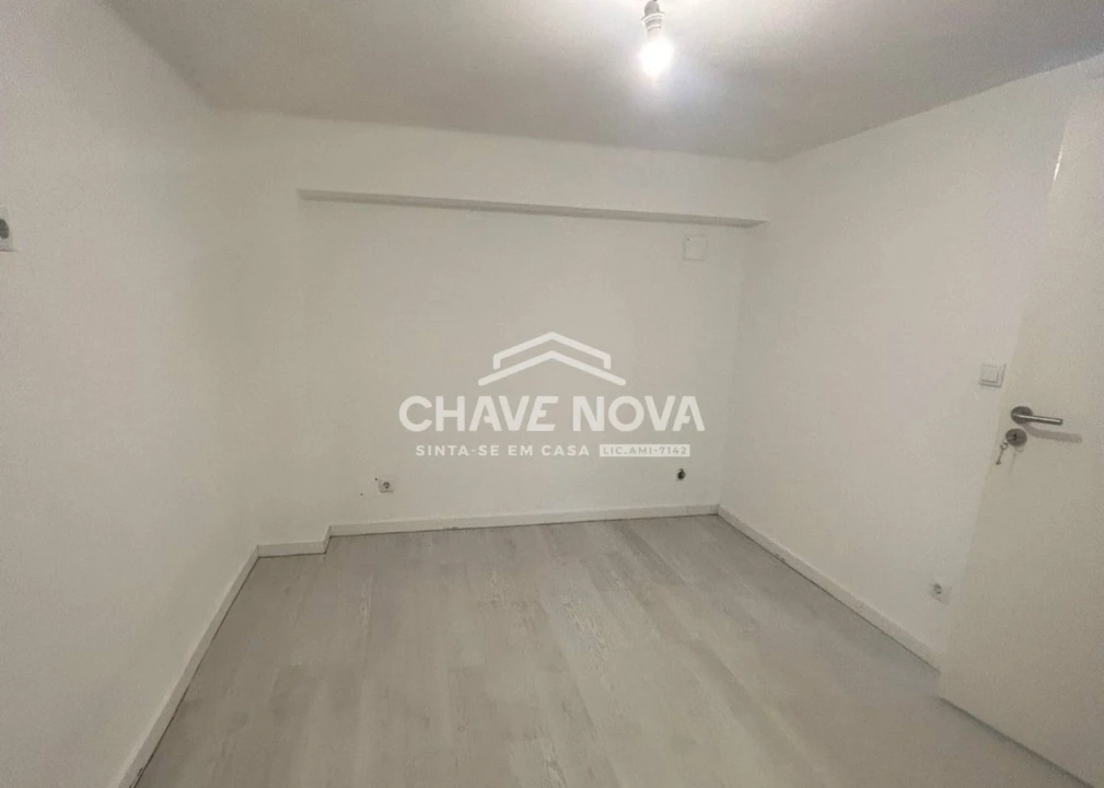 Loja para Venda em Laranjeiro e Feijó Foto 10