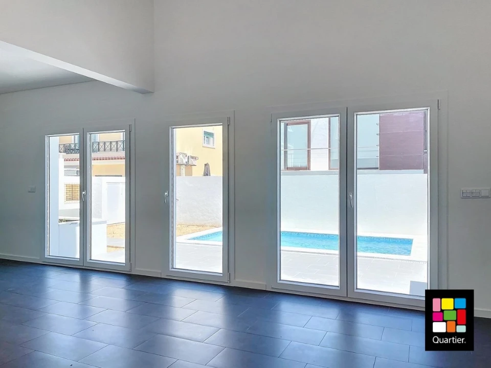 Moradia T3 para Venda em Laranjeiro e Feijó Foto 3