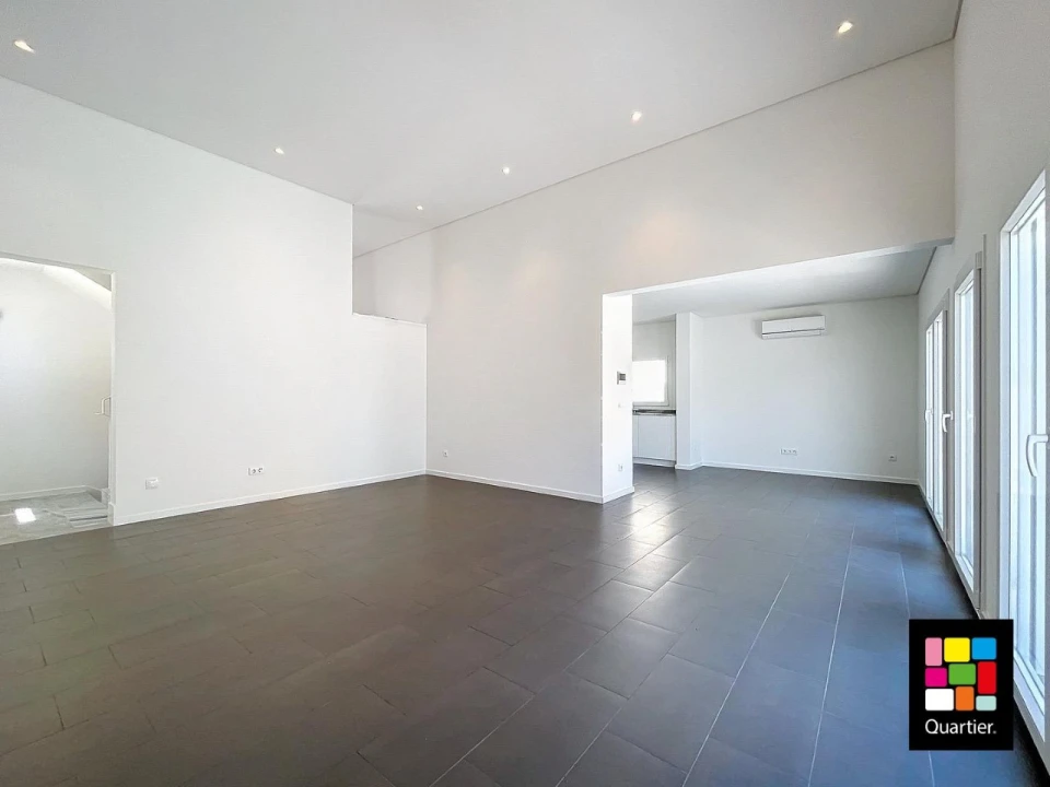 Moradia T3 para Venda em Laranjeiro e Feijó Foto 2