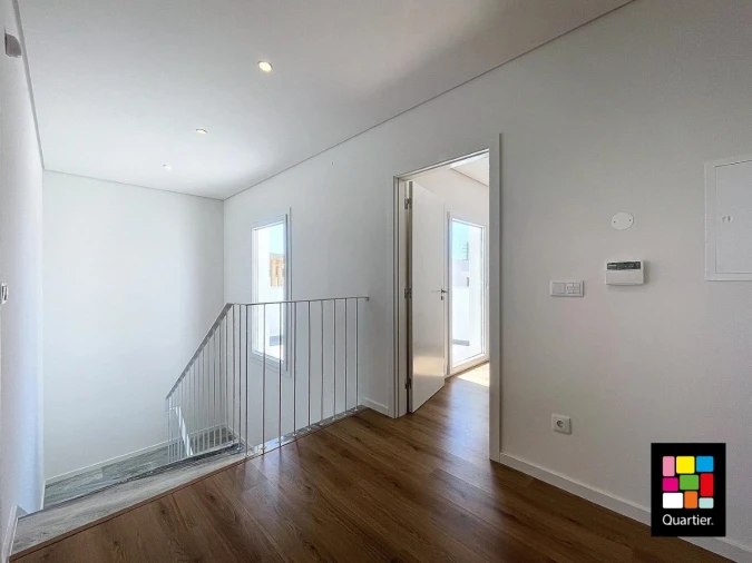 Moradia T3 para Venda em Laranjeiro e Feijó Foto 10