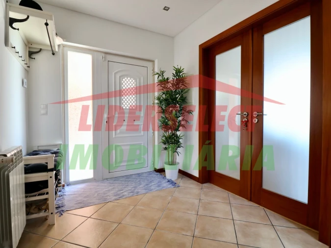 Moradia T3 para Venda em Silveira Foto 3