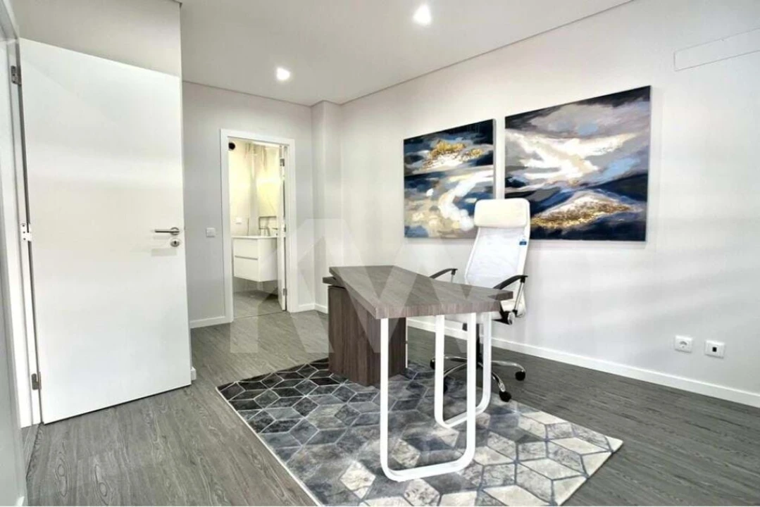 Apartamento T1 para Venda em Quelfes Foto 23