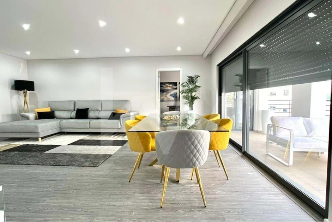 Apartamento T1 para Venda em Quelfes Foto 1