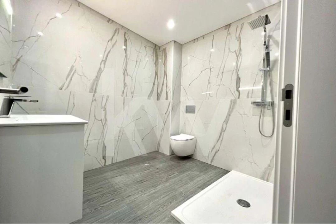 Apartamento T1 para Venda em Quelfes Foto 14