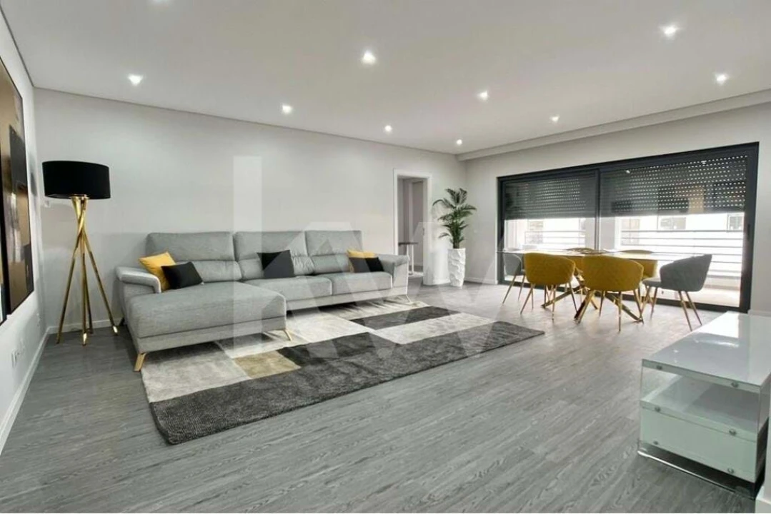 Apartamento T1 para Venda em Quelfes Foto 3