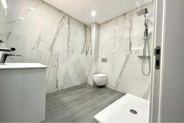 Apartamento T1 para Venda em Quelfes Foto 14