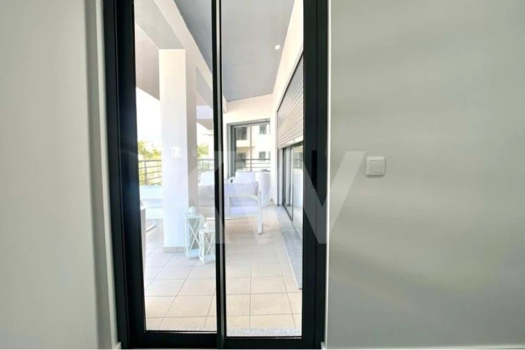 Apartamento T1 para Venda em Quelfes Foto 30