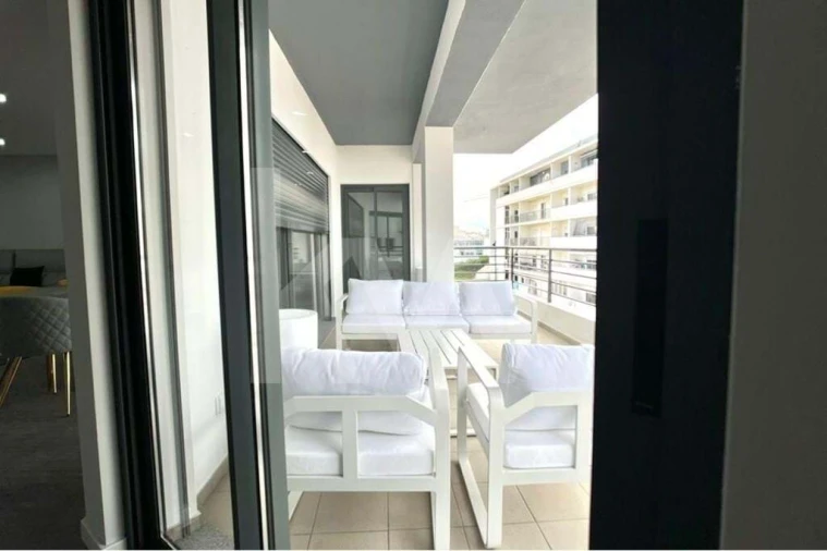 Apartamento T1 para Venda em Quelfes Foto 29