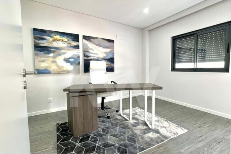 Apartamento T1 para Venda em Quelfes Foto 25