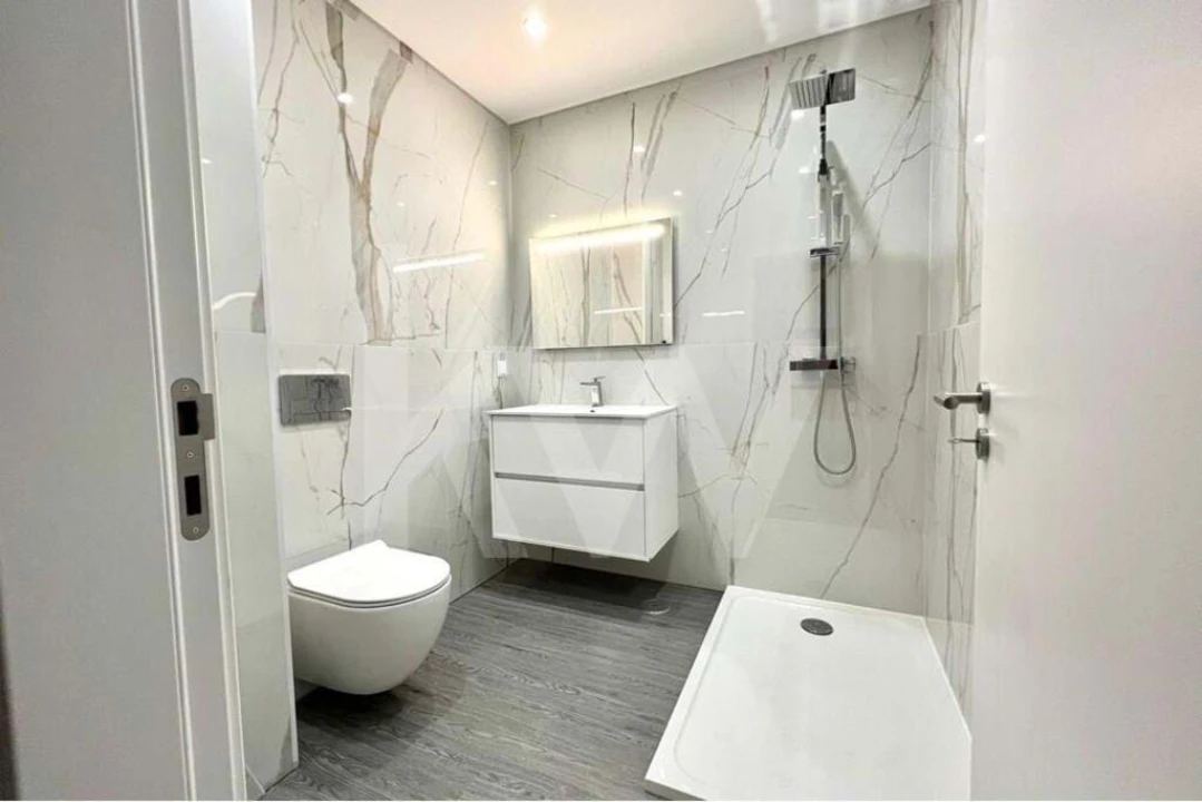 Apartamento T1 para Venda em Quelfes Foto 15