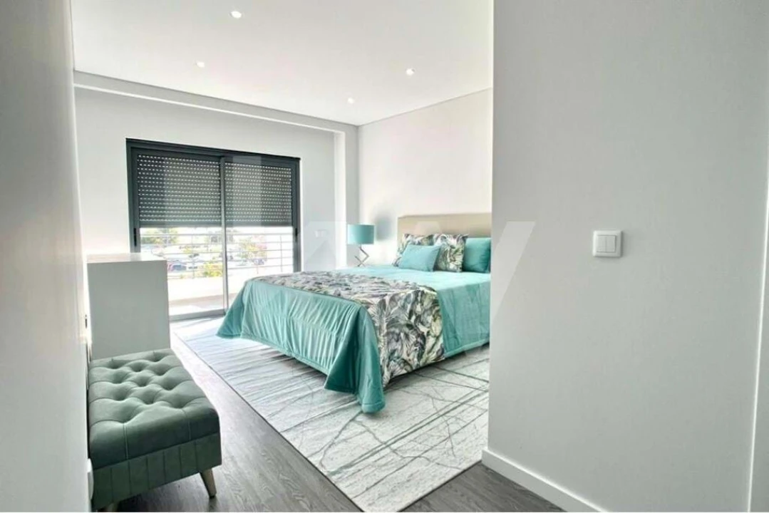 Apartamento T1 para Venda em Quelfes Foto 17