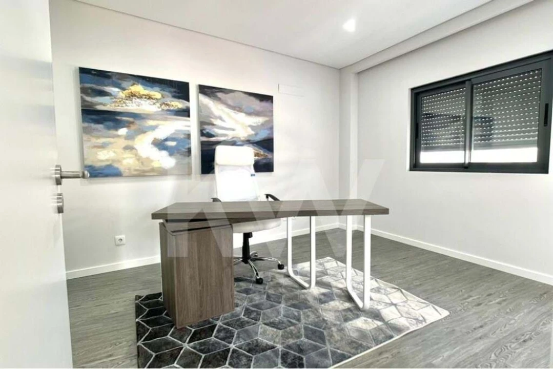 Apartamento T1 para Venda em Quelfes Foto 25