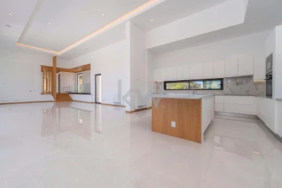 Moradia T4 para Venda em Loule (São Clemente)