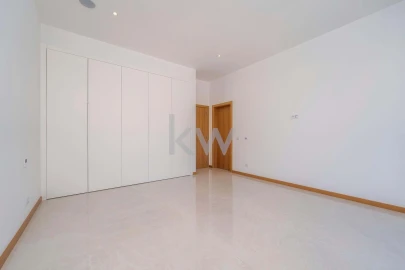 Moradia T4 para Venda em Loule (São Clemente)