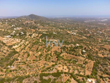 Moradia T4 para Venda em Santa Barbara de Nexe