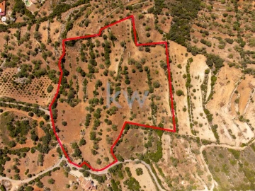 Moradia T4 para Venda em Santa Barbara de Nexe