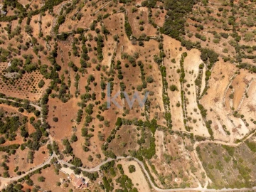Moradia T4 para Venda em Santa Barbara de Nexe