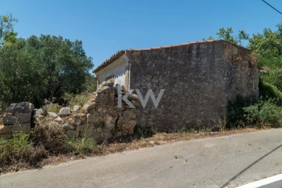 Moradia T4 para Venda em Santa Barbara de Nexe