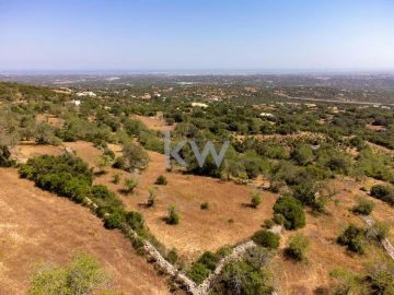 Moradia T4 para Venda em Santa Barbara de Nexe