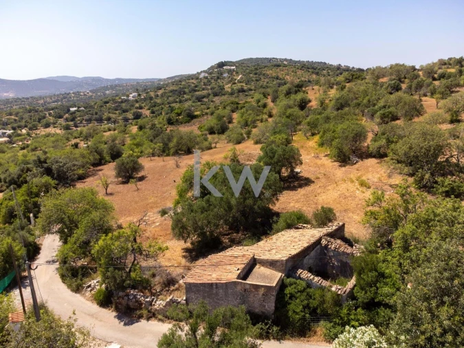 Moradia T4 para Venda em Santa Barbara de Nexe Foto 15