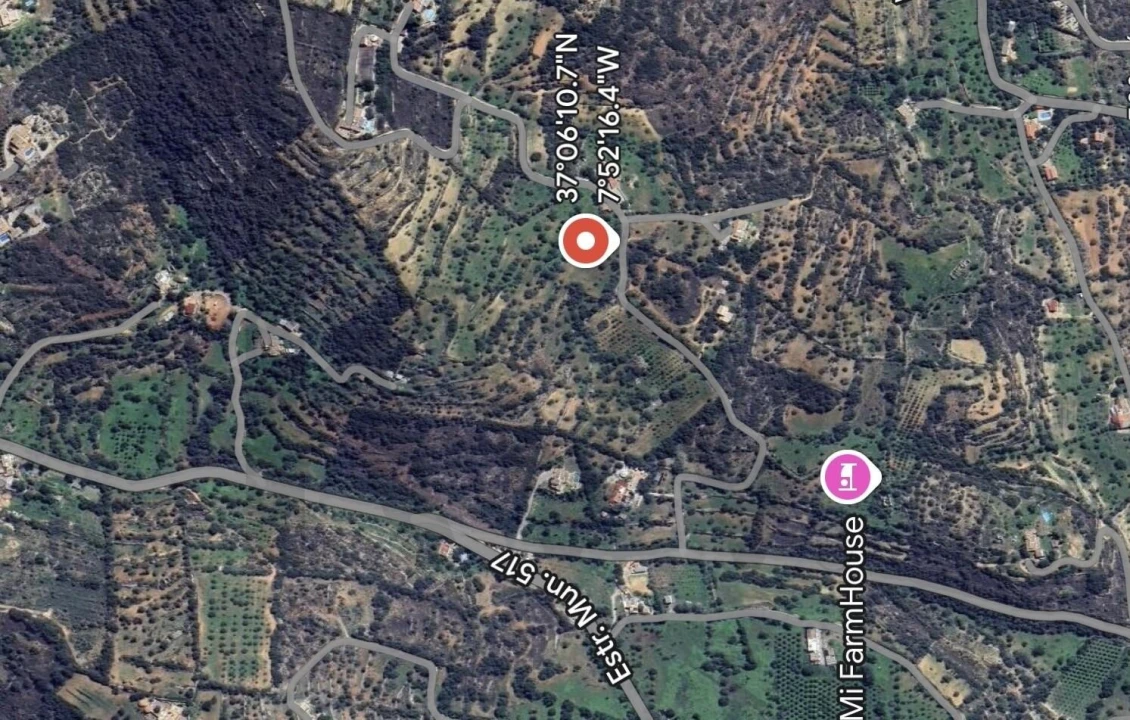Moradia T4 para Venda em Santa Barbara de Nexe Foto 25