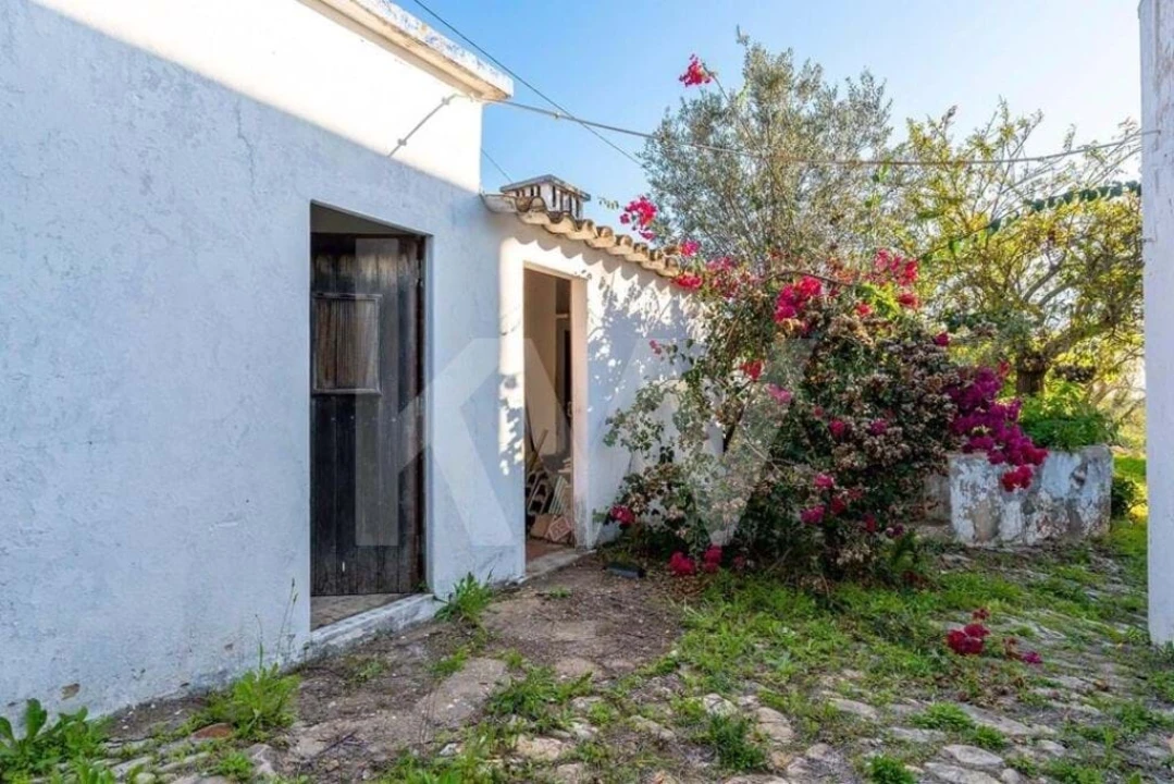 Moradia T3 para Venda em Quelfes Foto 3