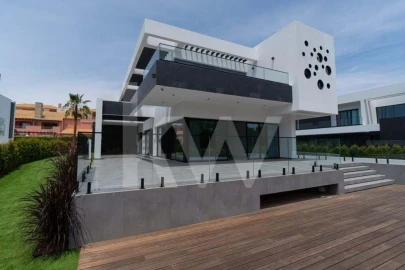 Moradia T4 para Venda em Quarteira