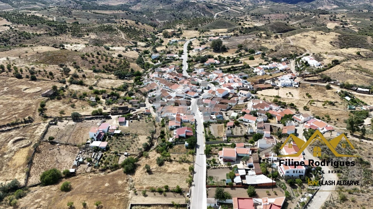 Moradia T4 para Venda em Odeleite Foto 1