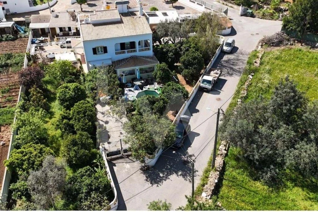 Moradia T4 para Venda em Ferreiras Foto 2