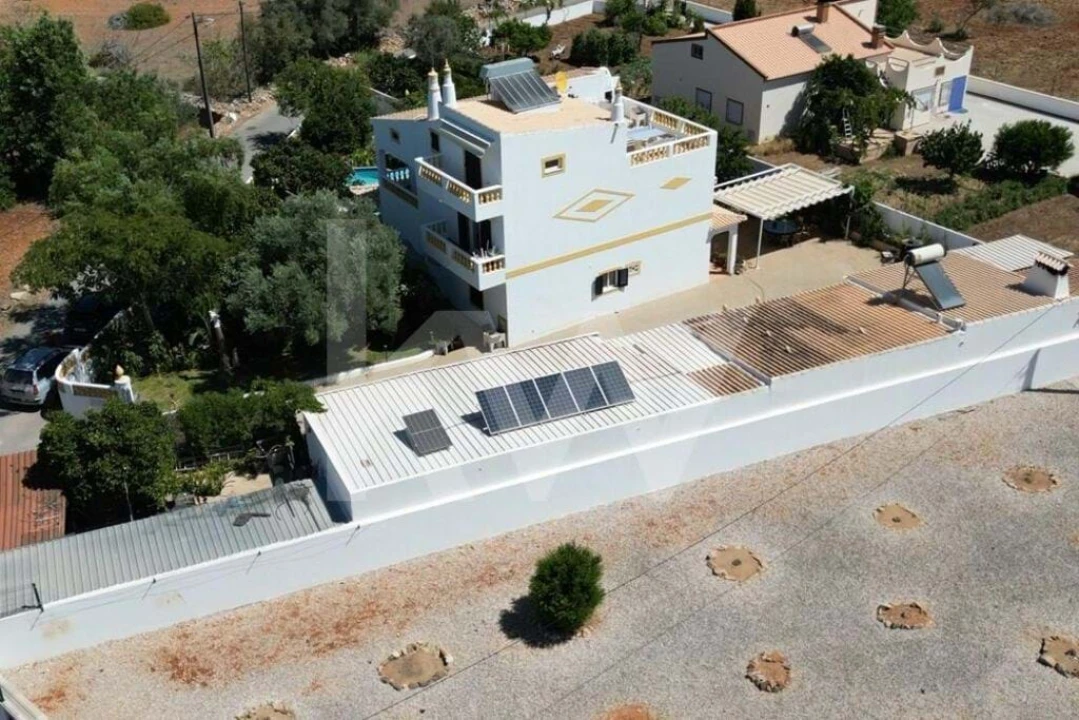 Moradia T4 para Venda em Ferreiras Foto 1