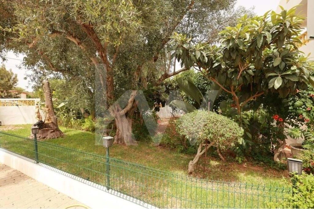 Moradia T4 para Venda em Ferreiras Foto 5