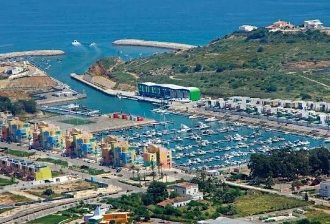Moradia T4 para Venda em Albufeira e Olhos de Água Foto 13