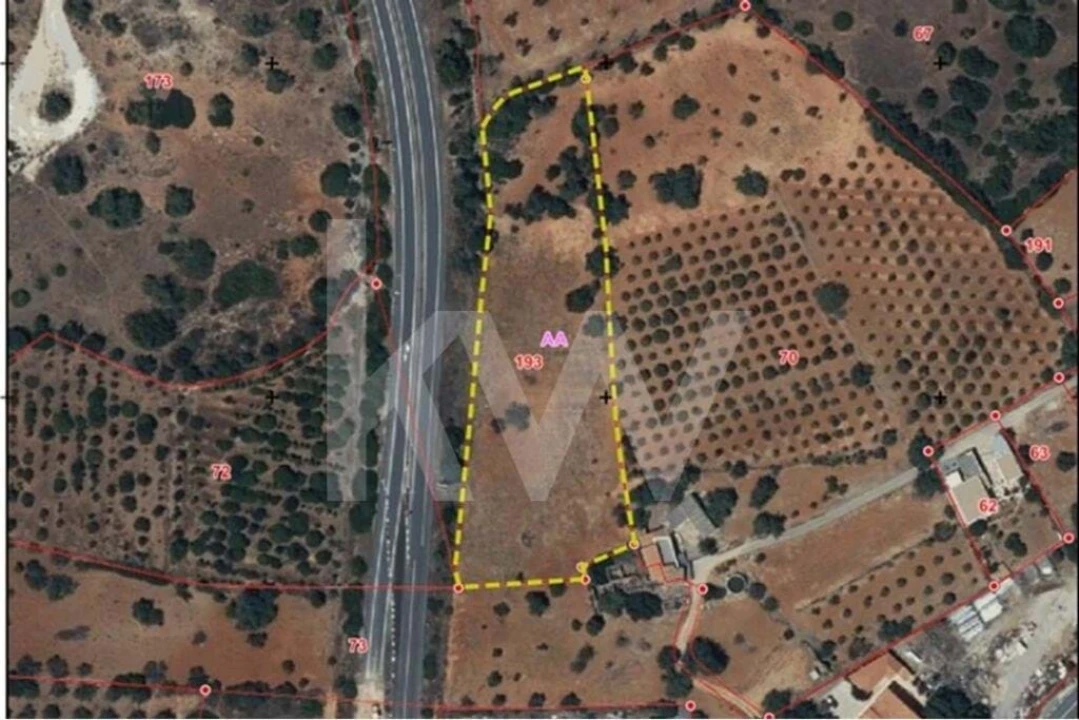 Terreno para Venda em Santa Barbara de Nexe Foto 1