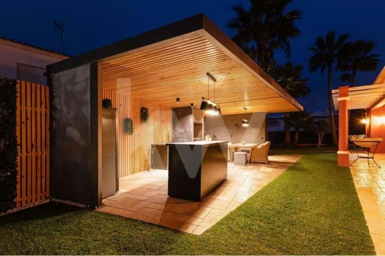 Moradia T4 para Venda em Porches