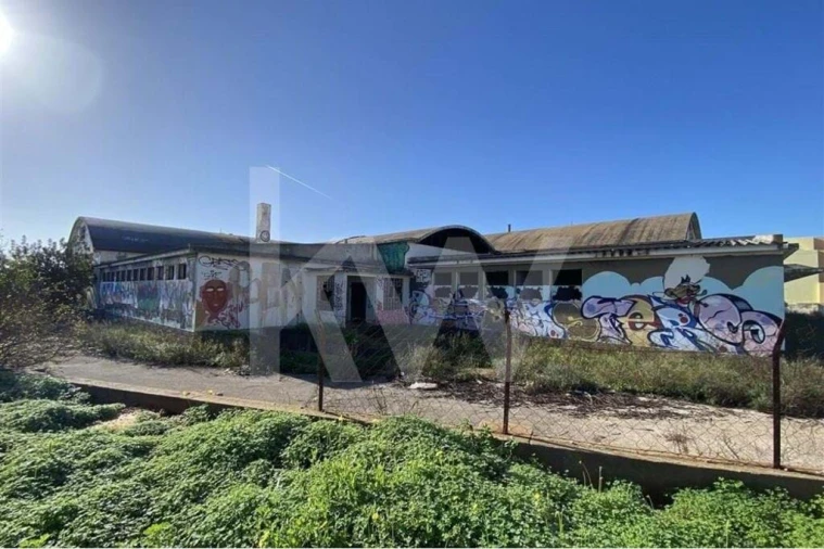Terreno para Venda em Quelfes Foto 4
